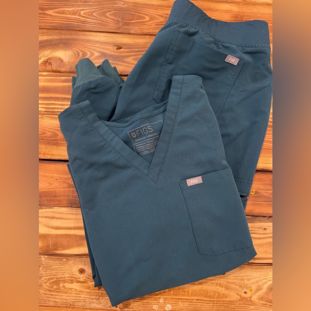 Figs Teal Skinny Pants & Shirt
